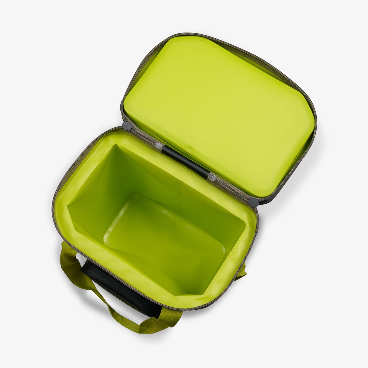 trailmate-32-can-backpack-j1 00066774-O2.jpg
